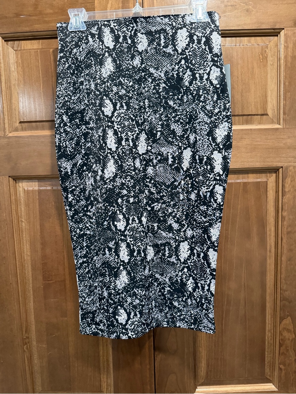 Apt. 9 Black & White Snake-Print Knee Length Pencil Skirt, Extra Small, NWT